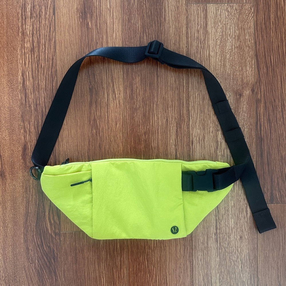 Lululemon Multi-Pocket Belt Bag Fanny Pack Yellow Serpentine Black Adjustable